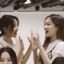 Yvewon Happy GIF - Yvewon Happy Celebrating GIFs