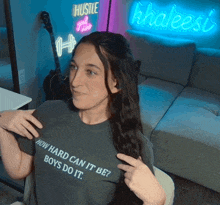 a woman wearing a shirt that says how hard can it be