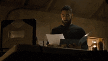 Reading Focused GIF - Reading Focused Staring GIFs