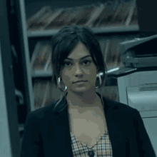 Staring At You Cant Swim GIF - Staring At You Cant Swim My Queen Song GIFs
