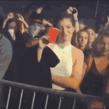 Lorde Cruelsavvior GIF - Lorde Cruelsavvior Lorde At Concert GIFs