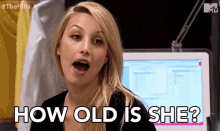 How Old Is She Curious GIF - How Old Is She Curious Interested GIFs