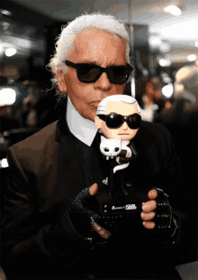 Karl Lagerfeld Toy GIF - Karl Lagerfeld Toy Shoe GIFs