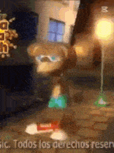 a teddy bear is standing in front of a lamp with the words todos los derechos reservados in the background