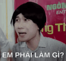 Em Phai Lam Gi Day GIF - Hoang Mang Lo Lắng Confused GIFs