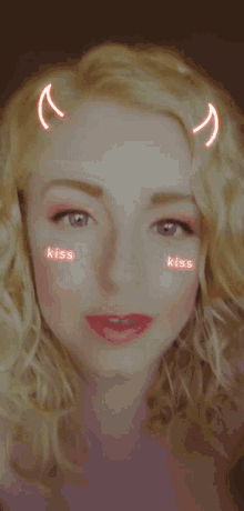 Kiss Meli GIF - Kiss Meli Blonde GIFs