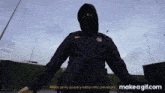 a man wearing a black hoodie and a mask says ahora ya no quiere y estoy roto oh-oh-oh