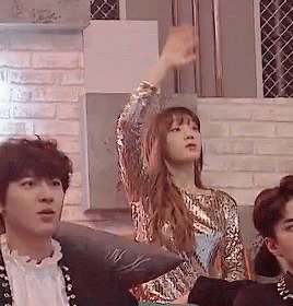 Taeyeon Funny GIF - Taeyeon Funny Wave - Discover & Share GIFs
