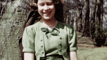 Queen Elizabeth GIF - Queen Elizabeth Young Smiling GIFs