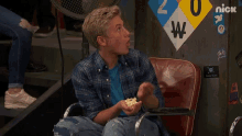Munching This Is Getting Good GIF - Munching This Is Getting Good Amused GIFs