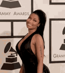 Nicki Minaj Grammy GIF - Nicki Minaj Grammy Red Carpet GIFs