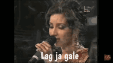 lag ja gale shreya ghoshal singing mic