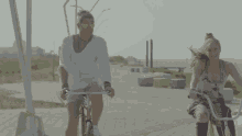 Carlos Vives Y Shakira La Bicicleta GIF - Carlos Vives Shakira La Bicicleta GIFs