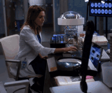 Greys Anatomy Amelia Shepherd GIF - Greys Anatomy Amelia Shepherd Laptop GIFs