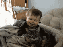 Bebê No Chamego Com Gatinho GIF - Baby Hug Cat GIFs