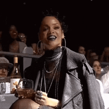 Kyslandd Rihanna GIF - Kyslandd Rihanna Laughing GIFs