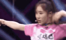 왕이런-이채연-김민주 춤 파워 막춤 댄싱 댄스 클럽 GIF - Chae Yeon Lee Produce48 GIFs