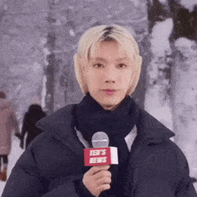 a man holding a microphone that says ten 's news on it