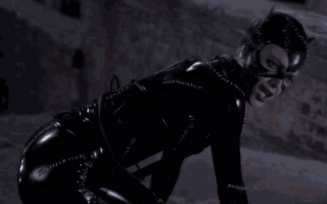 michelle-pfeiffer-catwoman.gif