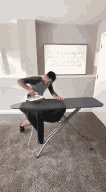 Repassage Ironing GIF - Repassage Ironing Nervous GIFs