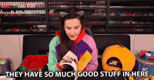 They Have So Much Good Stuff In Here Interesting GIF - They Have So Much Good Stuff In Here Interesting Intrigued GIFs