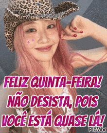 a girl with pink hair wearing a leopard print hat with the words feliz quinta-feira on the bottom