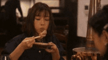 石原里美 吃貨 吃 人間美味 美味 歐伊系 太好吃了 GIF - Satomi Ishihara Foodie Eating GIFs