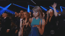 Taylor Swift Dance GIF - Taylor Swift Dance Crowd GIFs