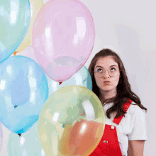 Gemar Gemar Balloons GIF - Gemar Gemar Balloons Lifting The Moment GIFs