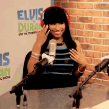 Nicki Minaj Laugh GIF - Nicki Minaj Laugh Radio Show GIFs