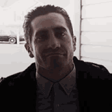 Jake Gyllenhaal Yes GIF - Jake Gyllenhaal Yes Nod GIFs