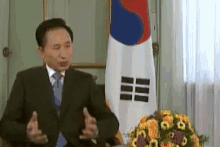 이명박 전대통령 전 대통령 태극기 GIF - Lee Myungbak Korea GIFs