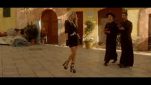Shakira Priests GIF - Shakira Priests Italia GIFs