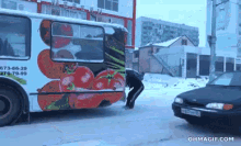 大巴 下雪天 战斗民族 滑雪 GIF - Bus Snowing Fighting Race GIFs