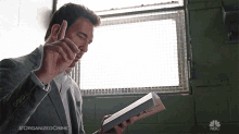 One Second Richard Wheatley GIF - One Second Richard Wheatley Law And Order GIFs
