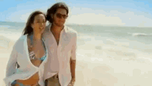 на пляже пляж лето море любовь пара счастье фриске GIF - On The Beach Beach Paradise GIFs