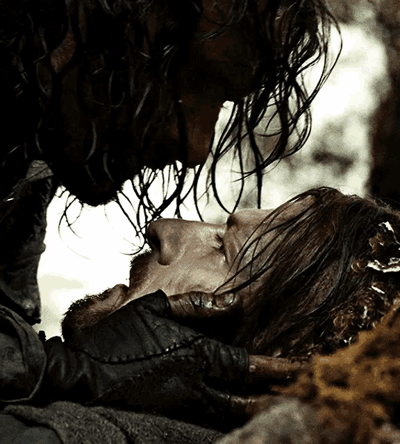 lord of the rings aragorn and arwen kiss