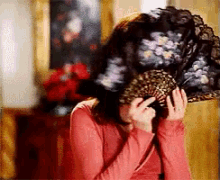 When You Hate How You Look But It'S Too Late To Change GIF - Anne Hathaway Fan Reveal GIFs