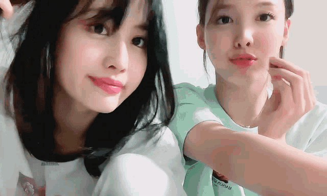 Twice Kpop GIF - Twice Kpop Nayeon - Discover & Share GIFs