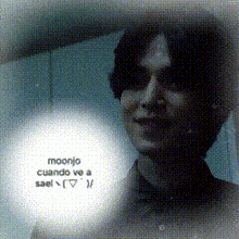 a picture of a man with the words moonjo cuando ve a sael written on it