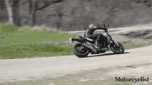 banking turn motorcyclist bmw f900 balancing big bike