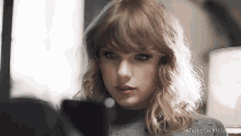 Taylor Swift Stare GIF - Taylor Swift Stare Surprised GIFs