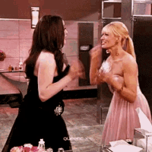 Two Broke Girls Excited GIF - Two Broke Girls Excited Happy GIFs