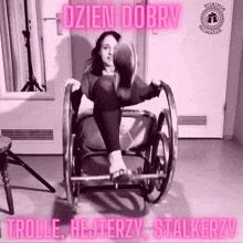 a woman is sitting in a rocking chair with the words trolle hejterzy stalkerzy written on the bottom