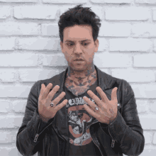 Whats Going On Small Hands GIF - Whats Going On Small Hands Aaron Thompson GIFs