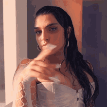Wagging Finger Mae Muller GIF - Wagging Finger Mae Muller American Psycho Song GIFs