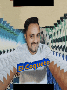 a man wearing a shirt that says el coquete on it