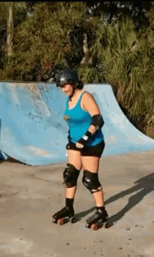 Woman Skate GIF - Woman Skate Smile GIFs