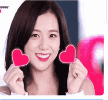 jisoo finger heart korean