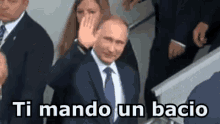 Bacio Ti Mando Un Bacio Saluti Abbracci Putin GIF - Kiss I Send You A Kiss Greetings GIFs